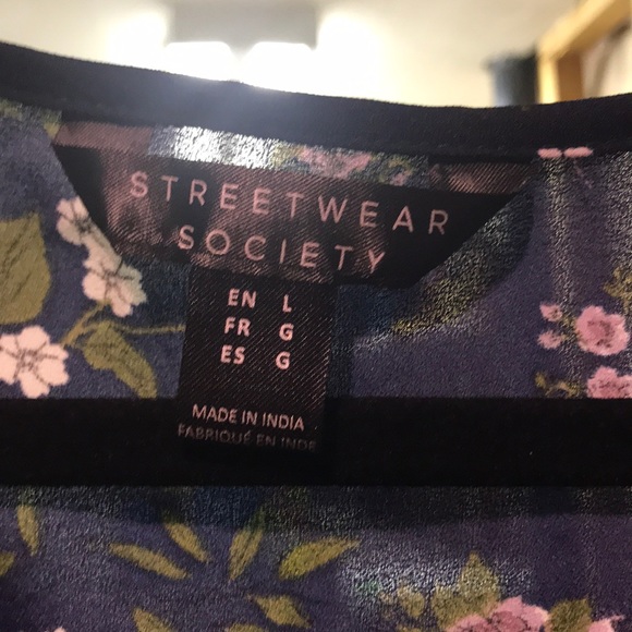 Floral blouse - Picture 2 of 3